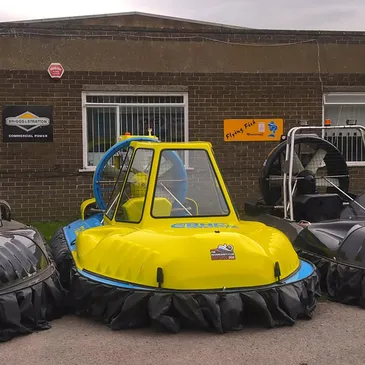 4-man-commercial-twin-engine-hovercraft-and-pilot